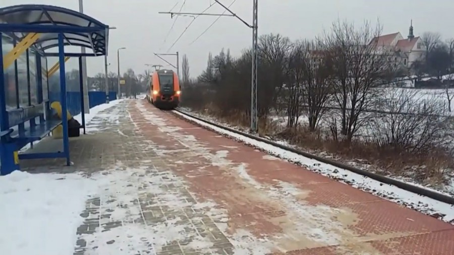 Pociągiem z Wieliczki do Krakowa - zima 2016